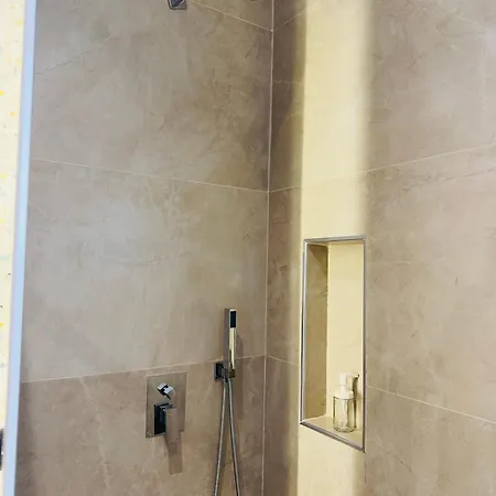 公寓 Seafront Penthouse With Sunset Views & Jacuzzi Vlorë