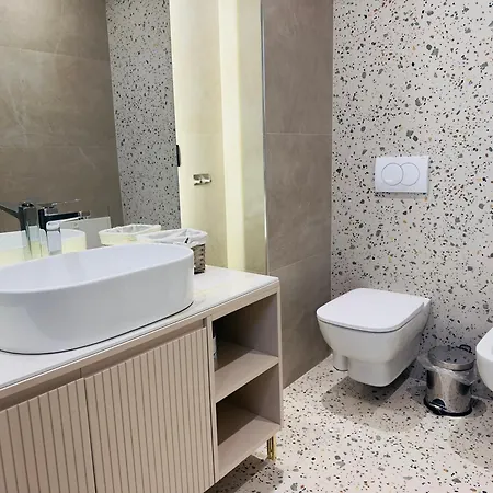 公寓 Seafront Penthouse With Sunset Views & Jacuzzi Vlorë