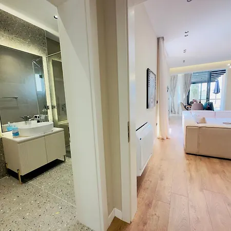 Seafront Penthouse With Sunset Views & Jacuzzi