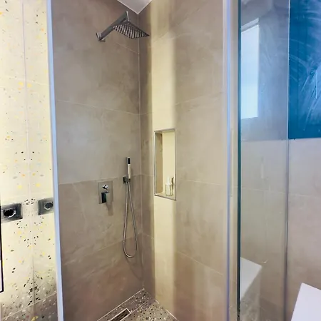 Seafront Penthouse With Sunset Views & Jacuzzi 公寓 *