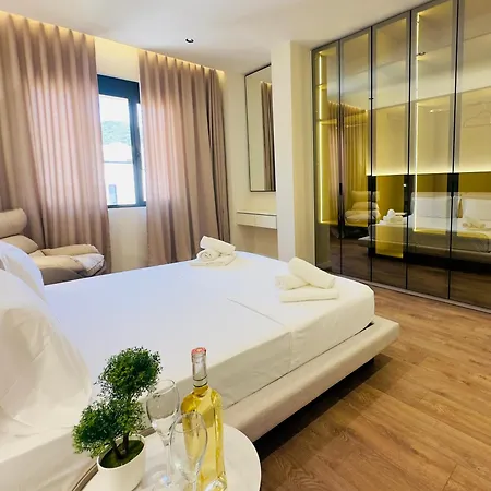 Seafront Penthouse With Sunset Views & Jacuzzi