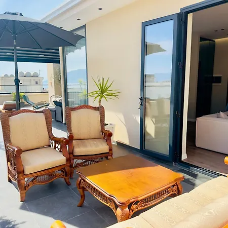 Seafront Penthouse With Sunset Views & Jacuzzi Vlora
