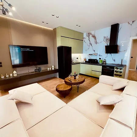 Seafront Penthouse With Sunset Views & Jacuzzi