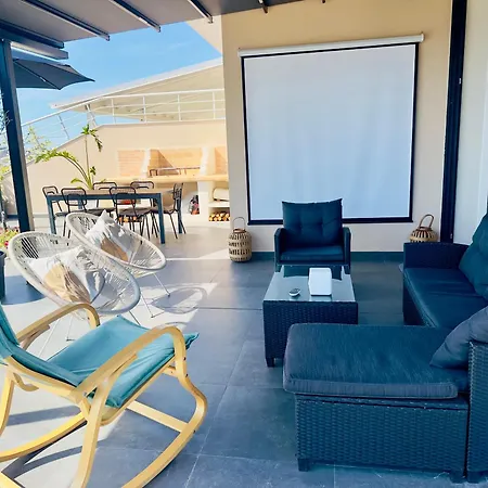 شقة Seafront Penthouse With Sunset Views & Jacuzzi *