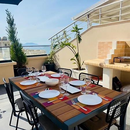 Seafront Penthouse With Sunset Views & Jacuzzi