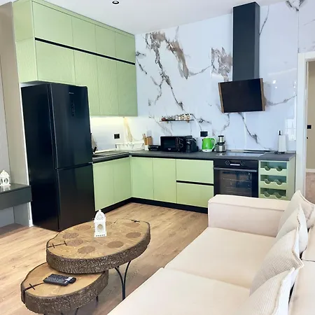 Seafront Penthouse With Sunset Views & Jacuzzi Appartement