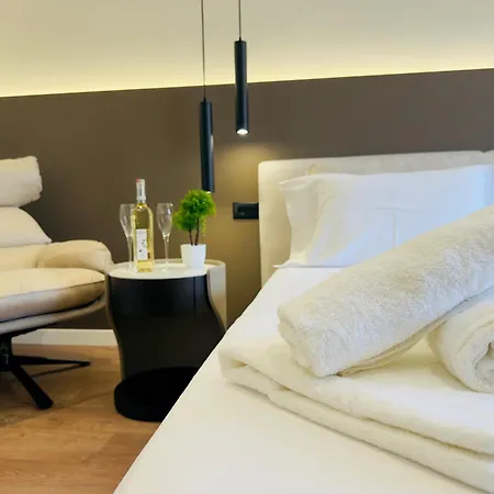 Seafront Penthouse With Sunset Views & Jacuzzi Appartement Vlorë