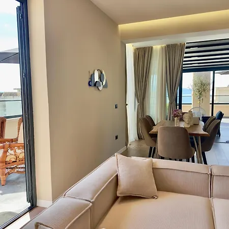 Seafront Penthouse With Sunset Views & Jacuzzi فلورا