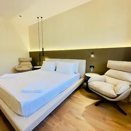 Seafront Penthouse With Sunset Views & Jacuzzi * فلورا
