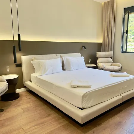 Seafront Penthouse With Sunset Views & Jacuzzi Vlorë