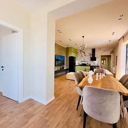 Апартаменты Seafront Penthouse With Sunset Views & Jacuzzi