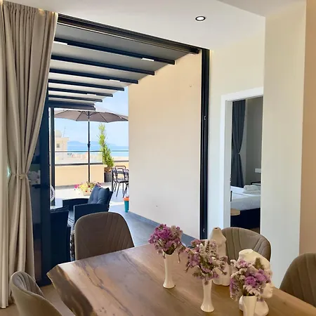 Seafront Penthouse With Sunset Views & Jacuzzi شقة *