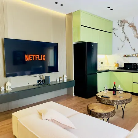 Seafront Penthouse With Sunset Views & Jacuzzi Влёра