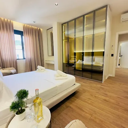 Seafront Penthouse With Sunset Views & Jacuzzi