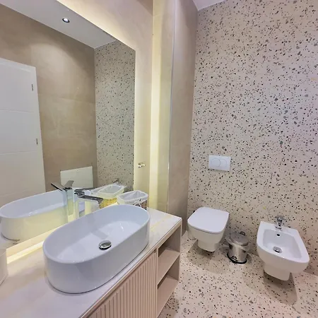 Seafront Penthouse With Sunset Views & Jacuzzi شقة *