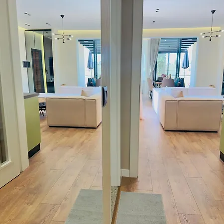 Апартаменты Seafront Penthouse With Sunset Views & Jacuzzi Влёра