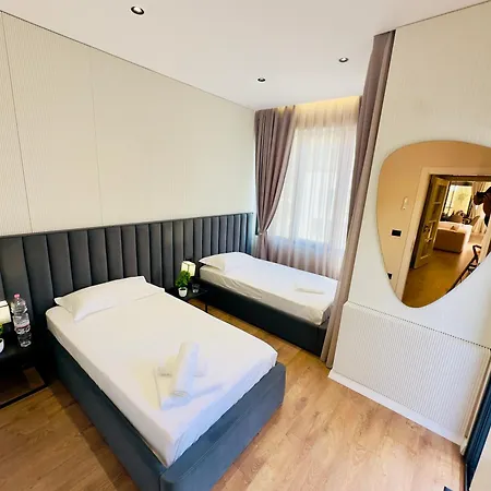 Seafront Penthouse With Sunset Views & Jacuzzi Appartement Vlorë