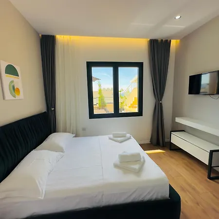 Seafront Penthouse With Sunset Views & Jacuzzi فلورا