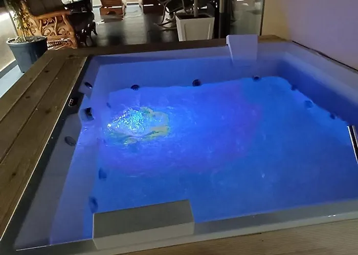 Apartman Seafront Penthouse With Sunset Views & Jacuzzi *