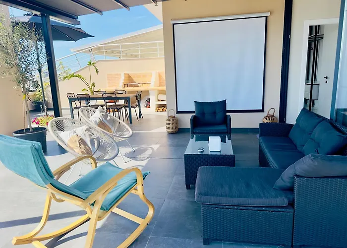 Apartman Seafront Penthouse With Sunset Views & Jacuzzi *