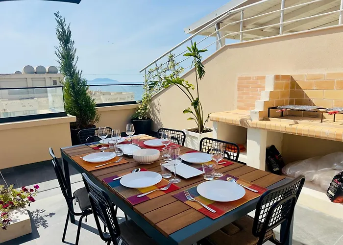 Seafront Penthouse With Sunset Views & Jacuzzi