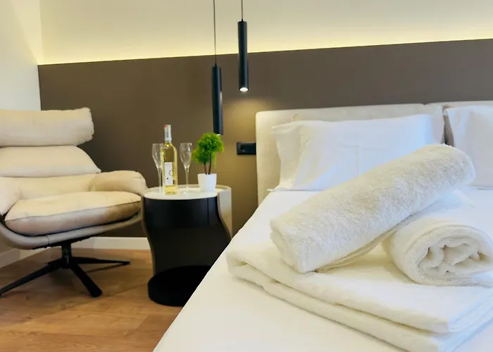 Seafront Penthouse With Sunset Views & Jacuzzi Apartman Vlora