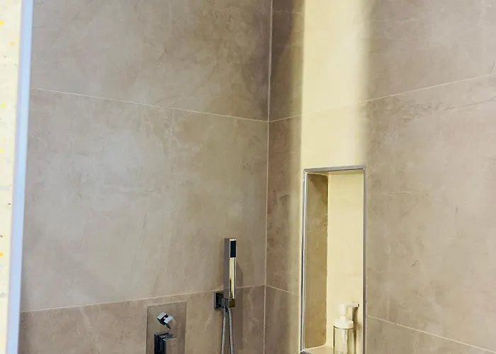 Apartman Seafront Penthouse With Sunset Views & Jacuzzi Vlora