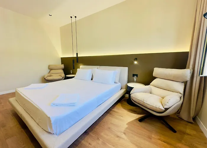 Seafront Penthouse With Sunset Views & Jacuzzi * Vlorë