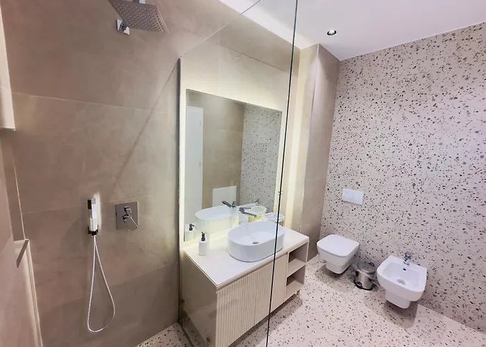 Apartman Seafront Penthouse With Sunset Views & Jacuzzi *