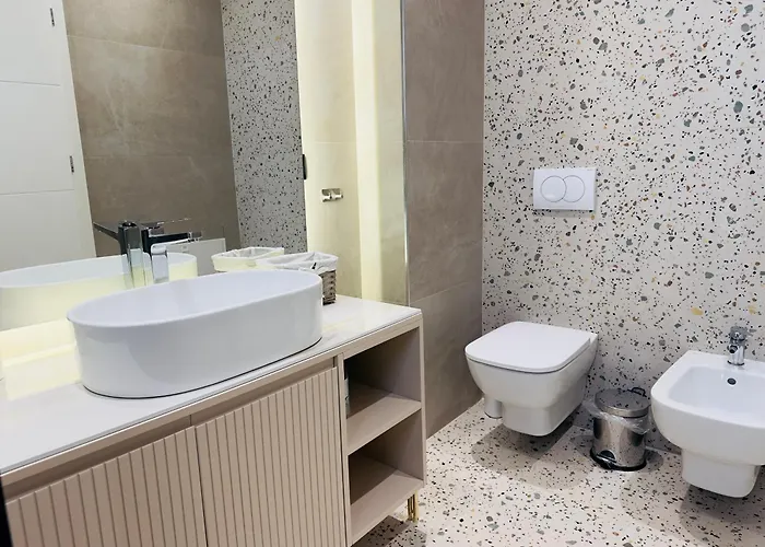 Apartman Seafront Penthouse With Sunset Views & Jacuzzi Vlora