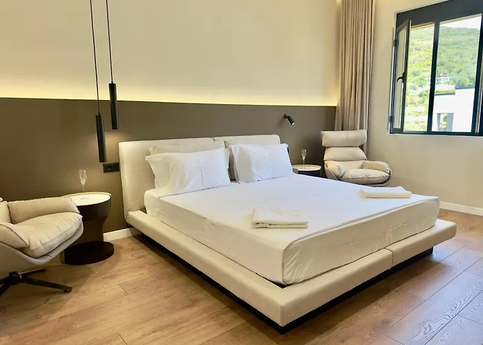 Seafront Penthouse With Sunset Views & Jacuzzi Vlora