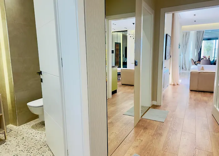 Apartman Seafront Penthouse With Sunset Views & Jacuzzi *