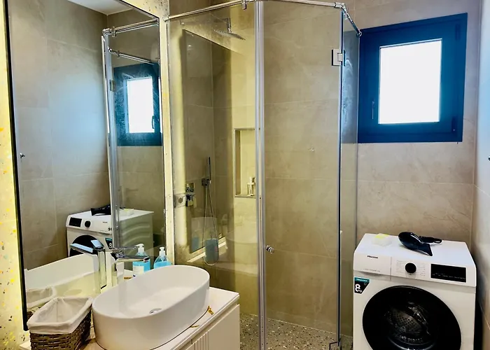 Seafront Penthouse With Sunset Views & Jacuzzi Appartamento Vlorë