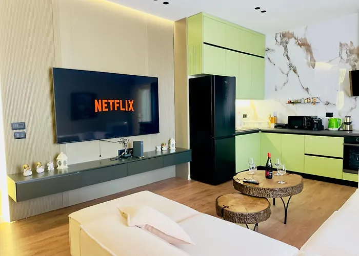 Seafront Penthouse With Sunset Views & Jacuzzi Vlora