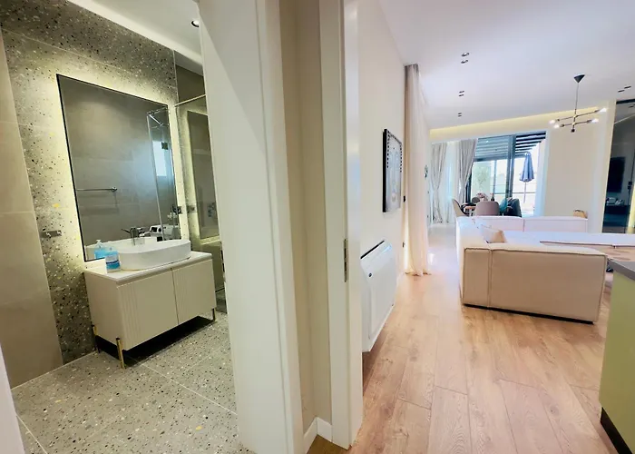 Seafront Penthouse With Sunset Views & Jacuzzi