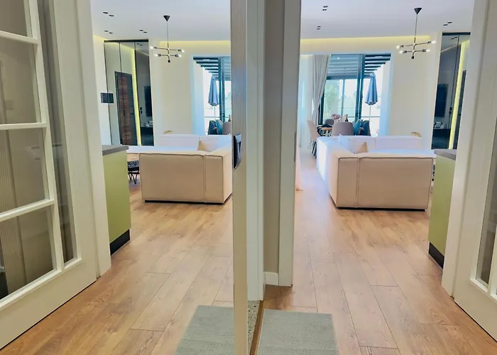 Apartman Seafront Penthouse With Sunset Views & Jacuzzi Vlora