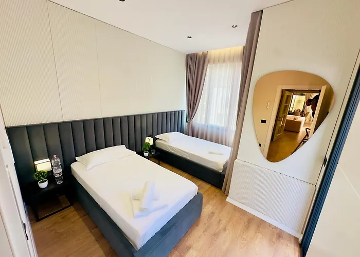 Seafront Penthouse With Sunset Views & Jacuzzi Apartman Vlora