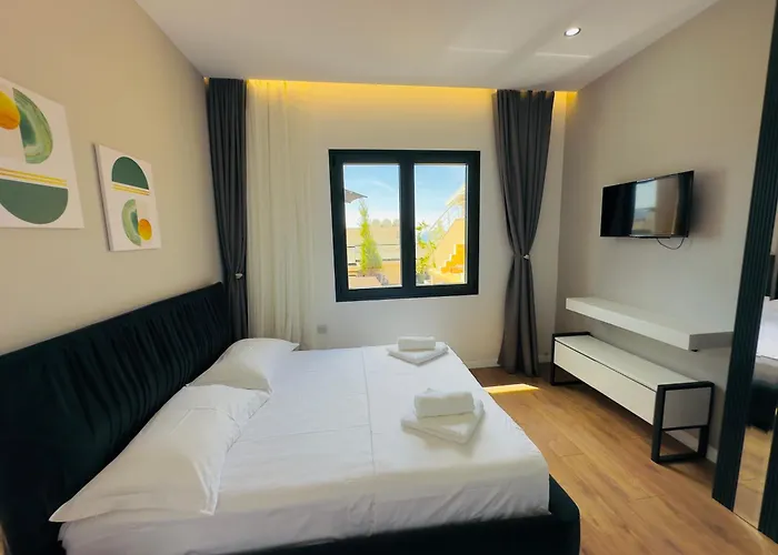 Seafront Penthouse With Sunset Views & Jacuzzi Vlora